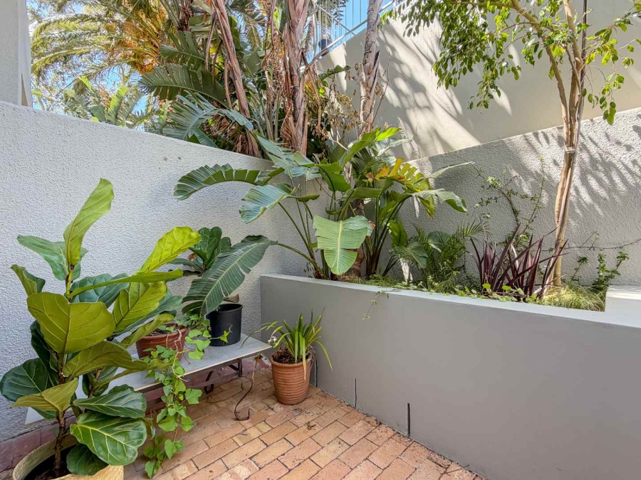 1 Bedroom Property for Sale in Three Anchor Bay Western Cape